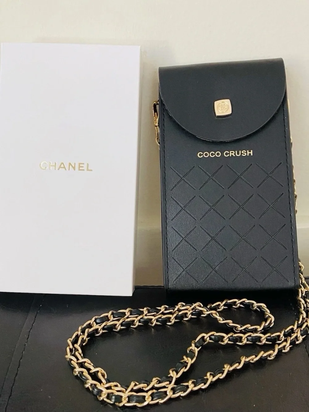 NIW CHANEL GWP Black Coco Crush faux learher Phone Case w/Gold Chain & NIB charm